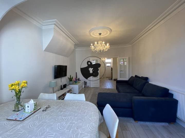 3 bedrooms apartment for sale in Westcliff-On-Sea, United Kingdom - Image 9