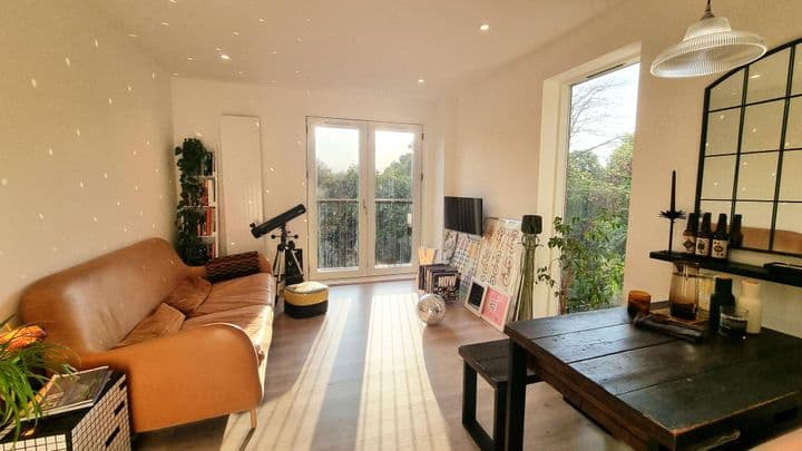 1 bedroom apartment for sale in London, United Kingdom - Image 3