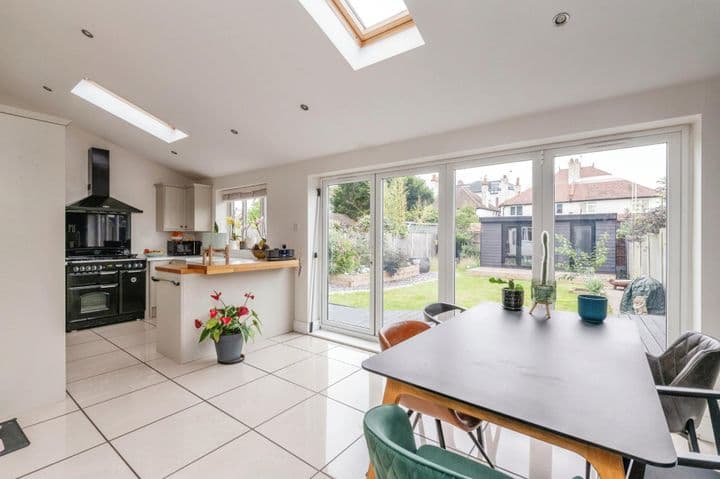 4 bedrooms house for sale in Leigh-On-Sea, United Kingdom - Image 3