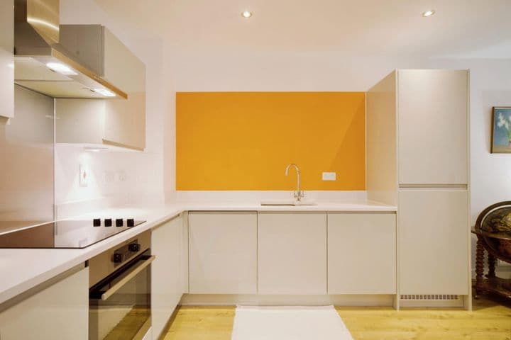 2 bedrooms apartment for sale in London, United Kingdom - Image 2