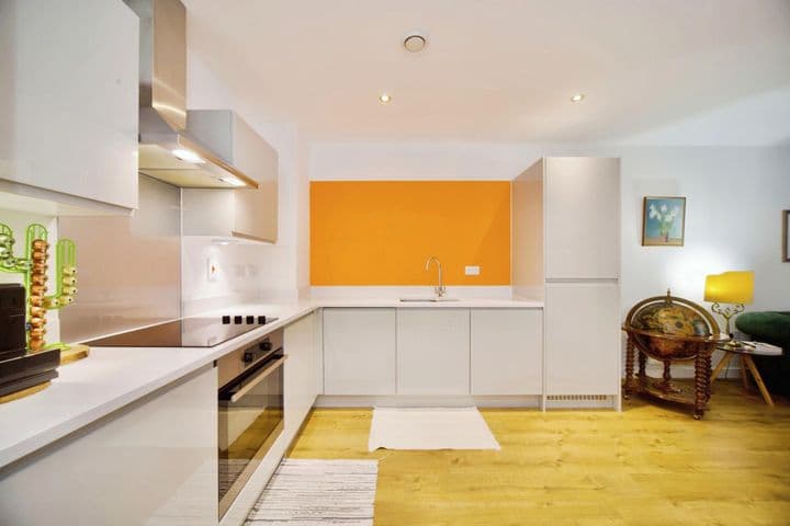 2 bedrooms apartment for sale in London, United Kingdom - Image 10