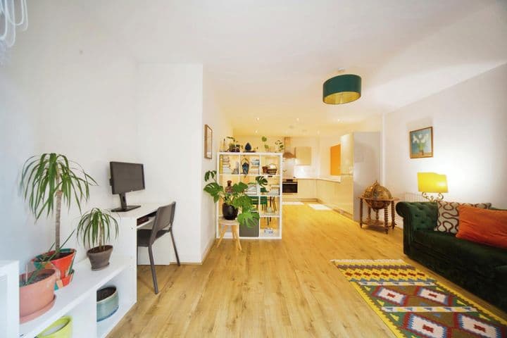 2 bedrooms apartment for sale in London, United Kingdom - Image 5