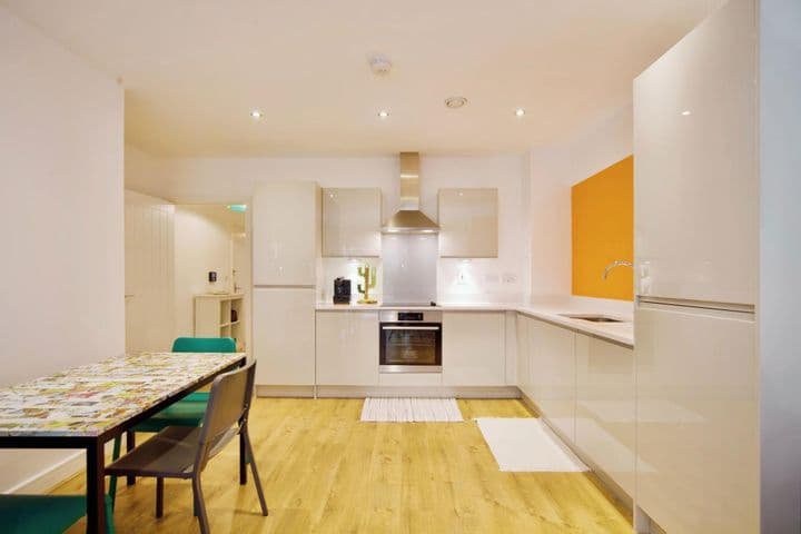 2 bedrooms apartment for sale in London, United Kingdom - Image 9