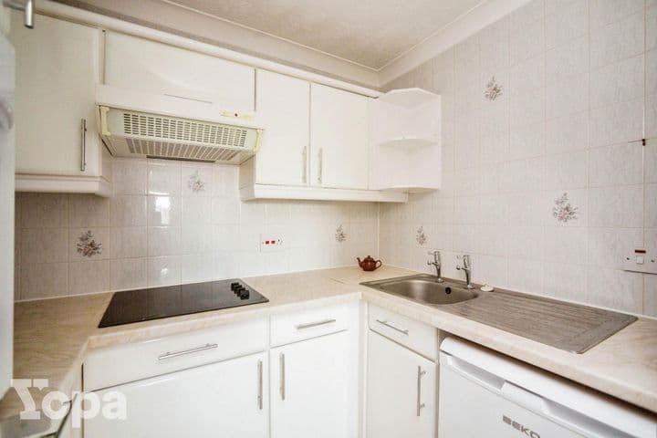 1 bedroom house for sale in Maidstone, United Kingdom - Image 8