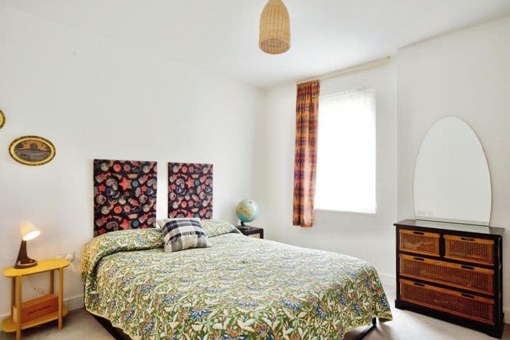 2 bedrooms apartment for sale in London, United Kingdom - Image 4