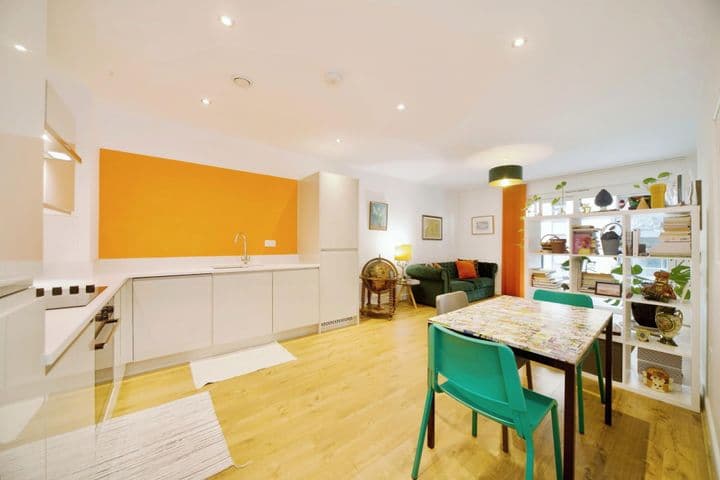 2 bedrooms apartment for sale in London, United Kingdom - Image 6