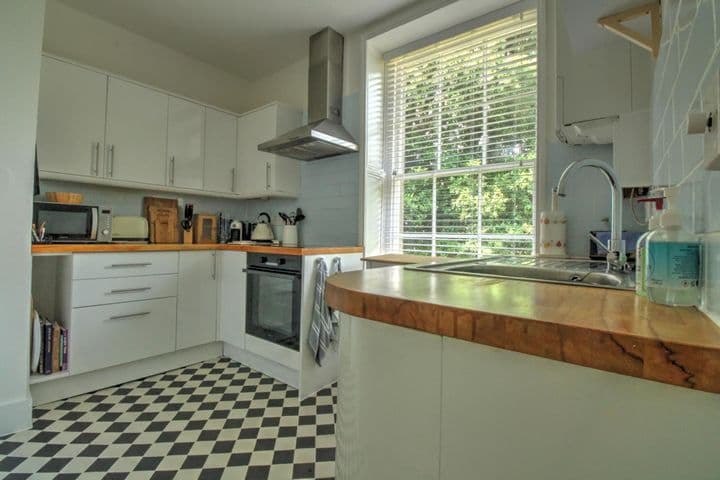 1 bedroom apartment for sale in Chichester, United Kingdom - Image 4