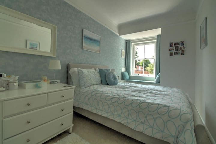 1 bedroom apartment for sale in Chichester, United Kingdom - Image 5