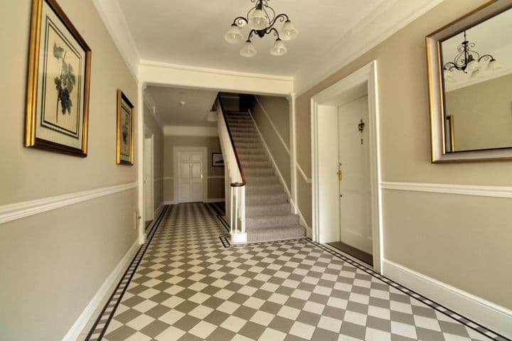 1 bedroom apartment for sale in Chichester, United Kingdom - Image 8