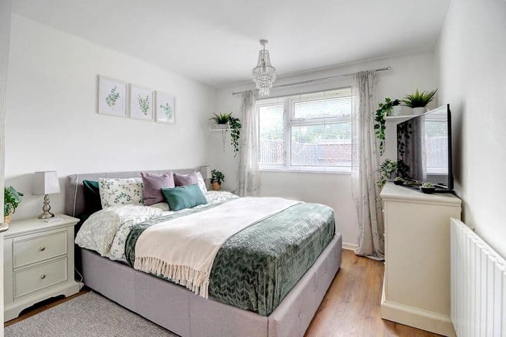 1 bedroom apartment for sale in Basingstoke, United Kingdom - Image 10