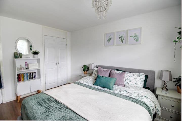 1 bedroom apartment for sale in Basingstoke, United Kingdom - Image 12