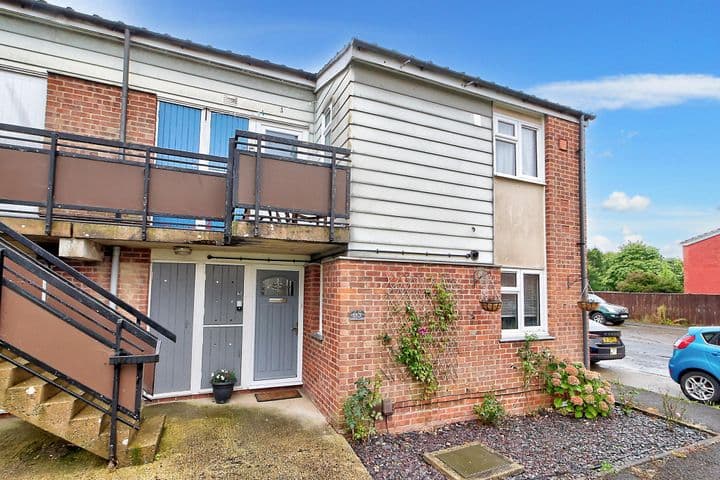 1 bedroom apartment for sale in Basingstoke, United Kingdom - Image 2