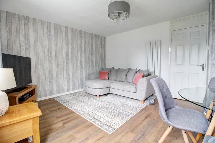 1 bedroom apartment for sale in Basingstoke, United Kingdom - Image 8