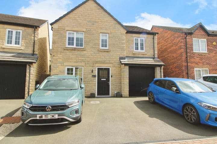 4 bedrooms house for sale in Wakefield, United Kingdom - Image 2