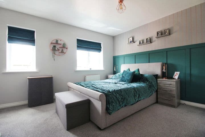 4 bedrooms house for sale in Wakefield, United Kingdom - Image 10