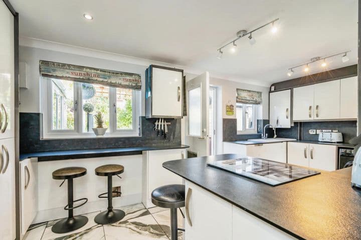 4 bedrooms house for sale in Chichester, United Kingdom - Image 2