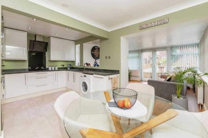 3 bedrooms house for sale in Barnsley, United Kingdom - Image 3