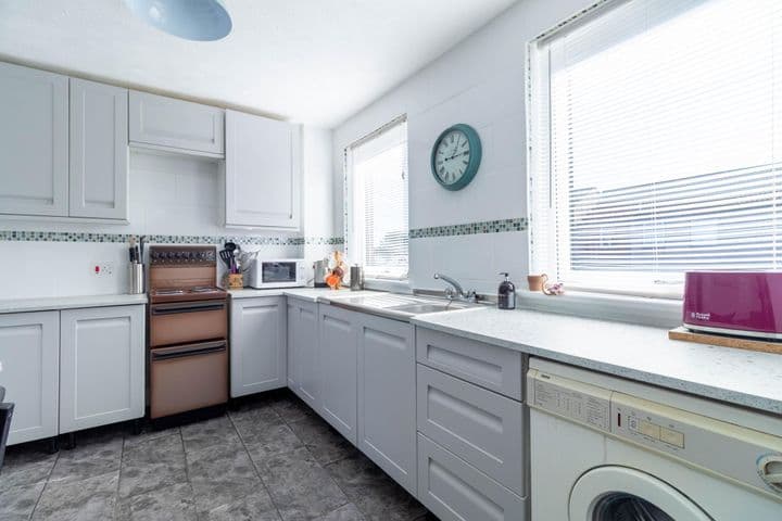 2 bedrooms apartment for sale in Dundee, United Kingdom - Image 7