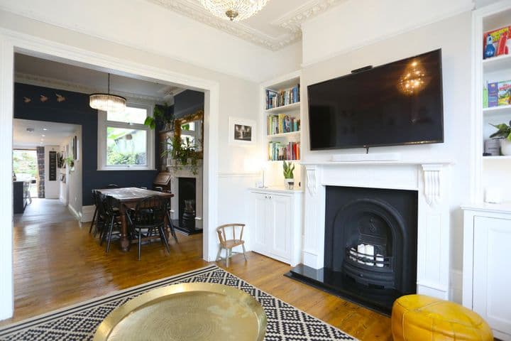 4 bedrooms house for sale in London, United Kingdom - Image 8