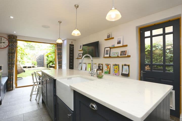 4 bedrooms house for sale in London, United Kingdom - Image 6