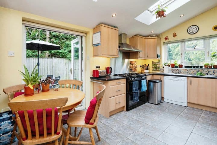 3 bedrooms house for sale in Tonbridge, United Kingdom - Image 2