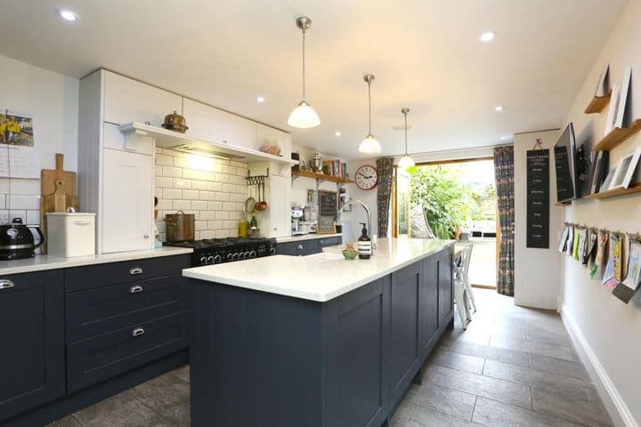 4 bedrooms house for sale in London, United Kingdom - Image 5