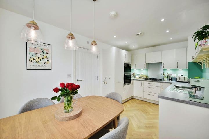 4 bedrooms house for sale in Rochester, United Kingdom - Image 2