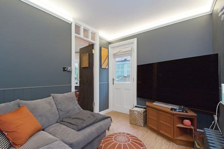 3 bedrooms house for sale in London, United Kingdom - Image 9