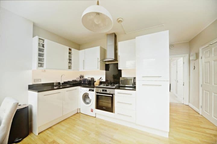 2 bedrooms apartment for sale in London, United Kingdom - Image 6