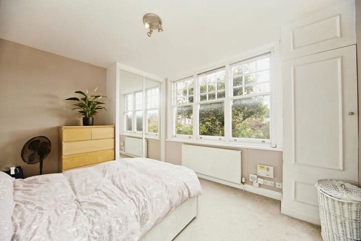 2 bedrooms apartment for sale in London, United Kingdom - Image 8