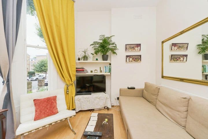 1 bedroom apartment for sale in London, United Kingdom - Image 4