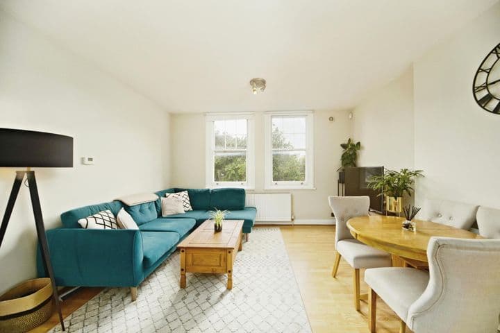 2 bedrooms apartment for sale in London, United Kingdom - Image 2