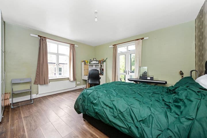 2 bedrooms apartment for sale in London, United Kingdom - Image 11