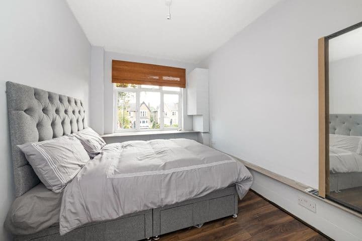 2 bedrooms apartment for sale in London, United Kingdom - Image 12