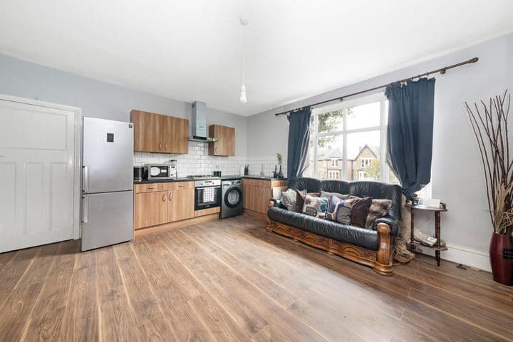 2 bedrooms apartment for sale in London, United Kingdom - Image 9