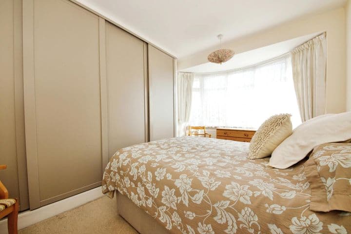 3 bedrooms house for sale in London, United Kingdom - Image 9