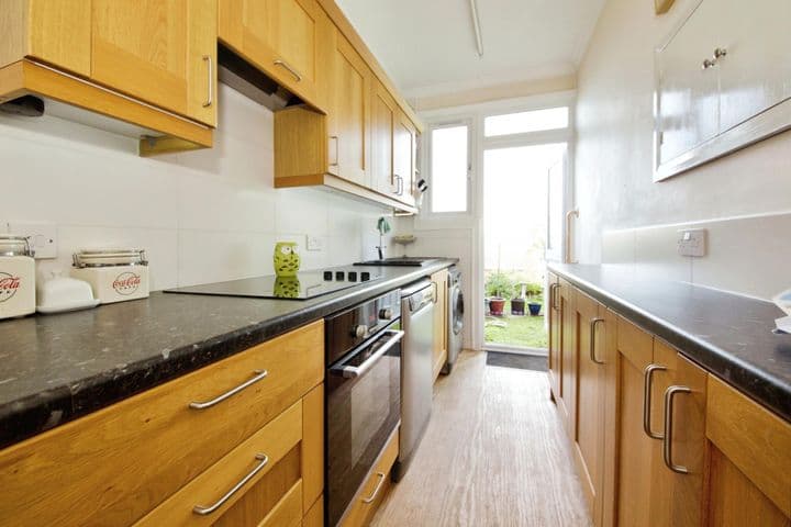 3 bedrooms house for sale in London, United Kingdom - Image 6