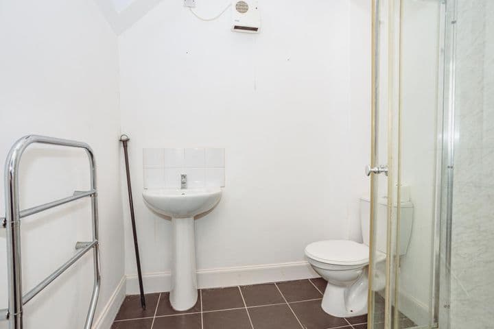 1 bedroom apartment for sale in Thornhill, United Kingdom - Image 11