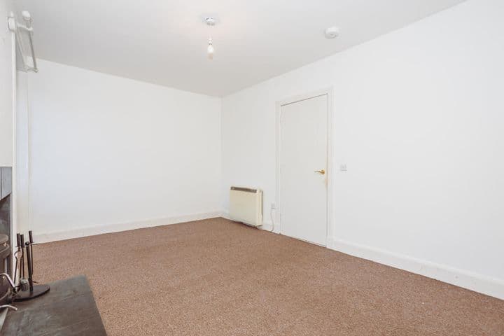 1 bedroom apartment for sale in Thornhill, United Kingdom - Image 8