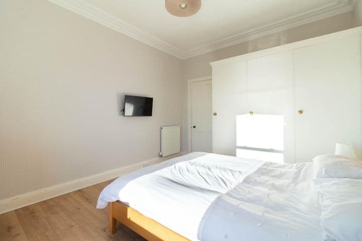 2 bedrooms apartment for sale in Dundee, United Kingdom - Image 9