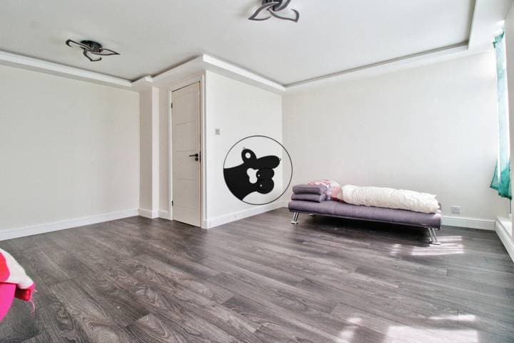 3 bedrooms house for sale in Romford, United Kingdom - Image 3