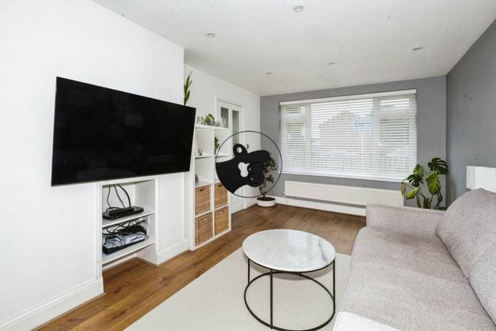 3 bedrooms house for sale in Slough, United Kingdom - Image 4