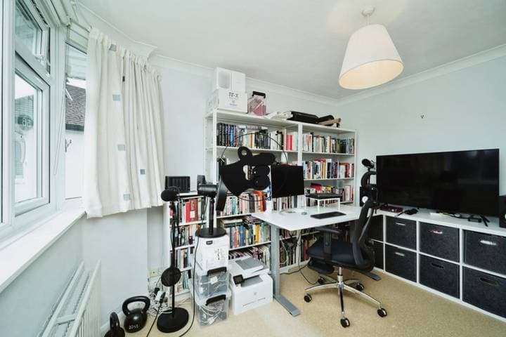 3 bedrooms house for sale in Walton-On-Thames, United Kingdom - Image 6