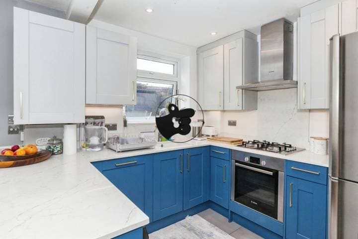 3 bedrooms house for sale in Slough, United Kingdom - Image 6