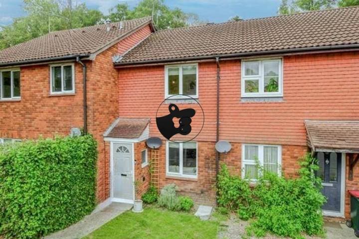 3 bedrooms house for sale in Crawley, United Kingdom - Image 2