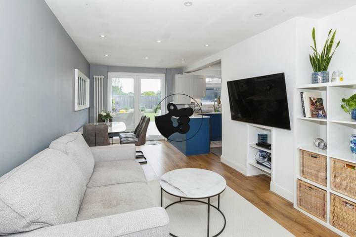 3 bedrooms house for sale in Slough, United Kingdom - Image 3