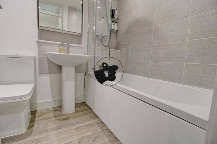 3 bedrooms house for sale in Crawley, United Kingdom - Image 11