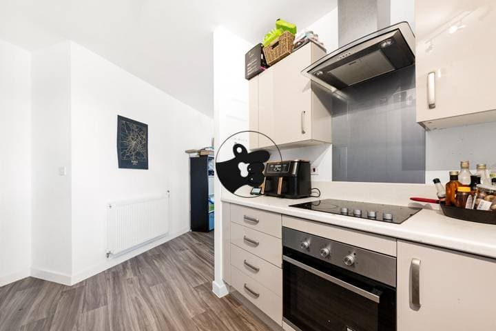 1 bedroom apartment for sale in London, United Kingdom - Image 8