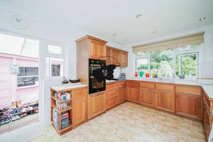 3 bedrooms house for sale in Walton-On-Thames, United Kingdom - Image 10