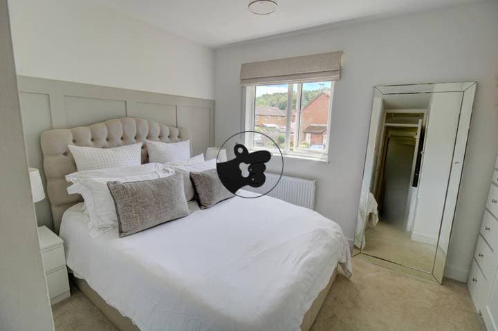 3 bedrooms house for sale in Crawley, United Kingdom - Image 7